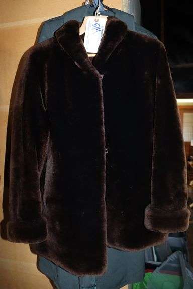 Fur coat - no name