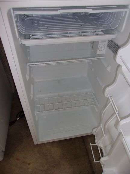 Dorm refrigerator