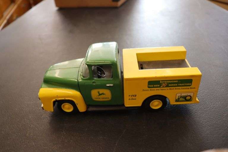 Box flat to go - John Deere truck & banks