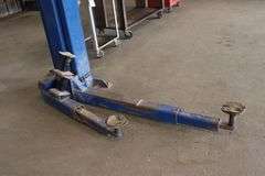 Forward DP97A automotive 9000# 2 post hoist - 1 PH - 2 HP - 140" tall