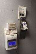 Upunch HN4000 digital time clock with cards & holder