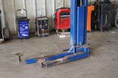 Forward DP97A automotive 9000# 2 post hoist - 1 PH - 2 HP - 140" tall