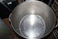 16 qt. aluminum stock pot with lid