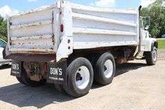 1995 Ford LT9000 tandem axle dump truck, 18k# front axles, 40K# rear axles, 3176 Cat motor, Eaton 10 spd trans, Chief 16' steel box, 553,340 miles, 385/65R22.5 steer tires, 11R/22.5 rear tires, good rubber, rear inner tire off bead, Vin # 1FDZU90S8SVA71756