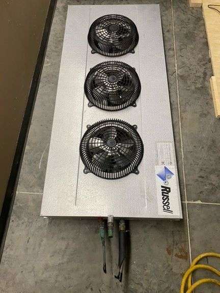 10' x 10' walk in cooler - no floor - already disassembled - appears good