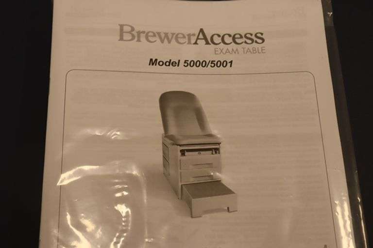 Brewer Access 5000 adjustable exam table