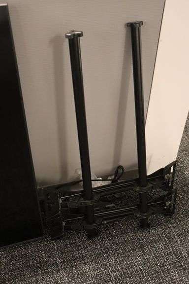Samsung 55" TV with wall mount bracket