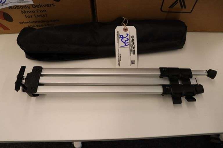Metal adjustable easel