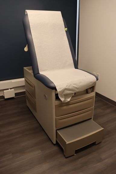 Brewer Access 5000 adjustable exam table