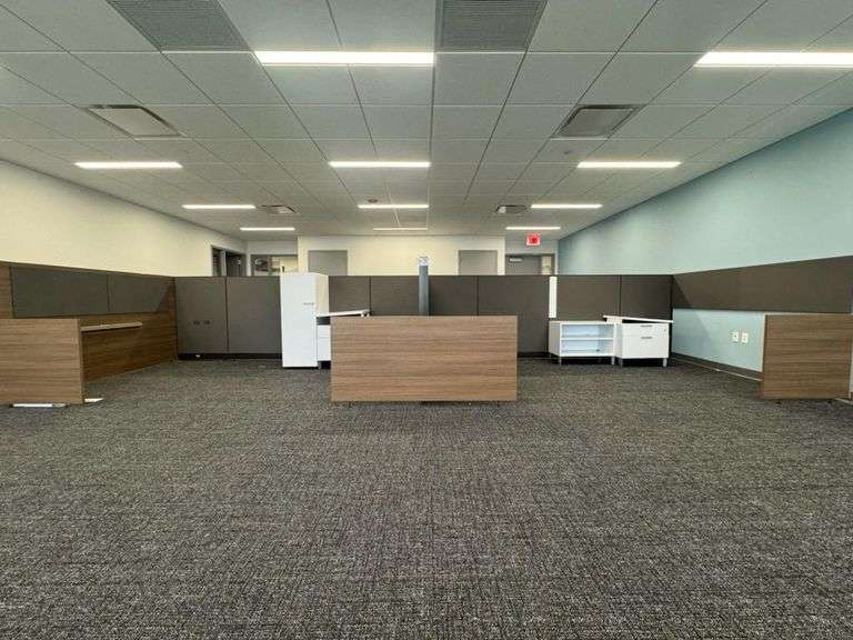14' x 24' wood laminate/metal 8 person office partition - nice