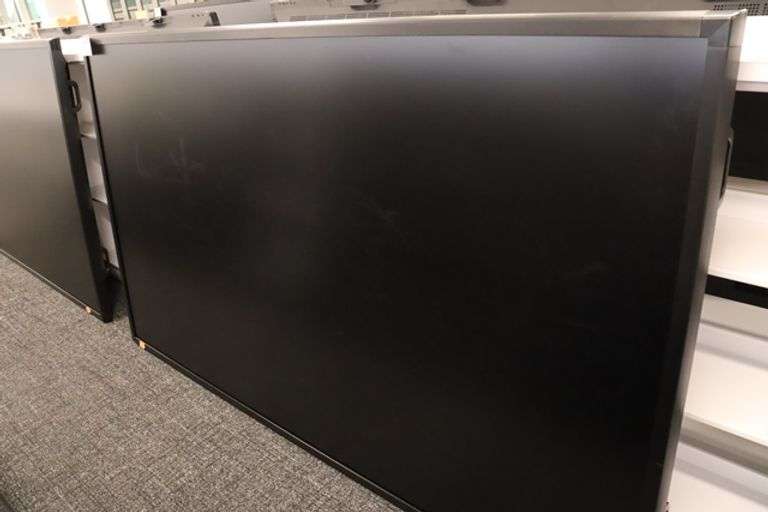 Christie UHD982-P LCD panel monitor with remote