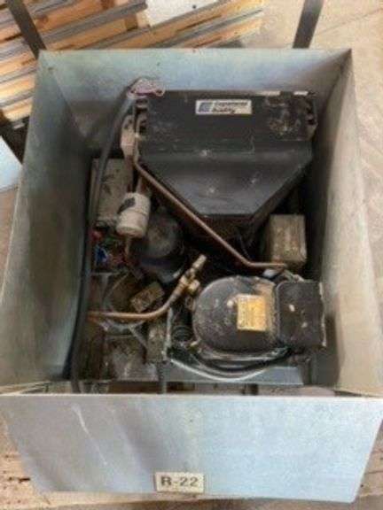 10' x 10' walk in cooler - no floor - already disassembled - appears good