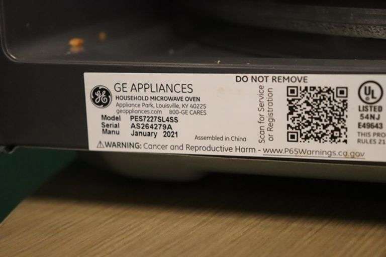 2021 GE PES7227SL4SS stainless microwave - 1100 watt - needs cleaned