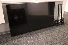 Samsung 55" TV with wall mount bracket