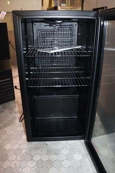 Whynter BR-130SB glass 1 door beverage cooler