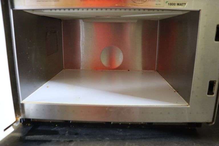 Amana HDC18SD2 stainless microwave Backes Commercial Auctioneers