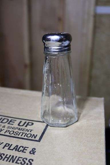 Box to go - Large glass salt & pepper shakers