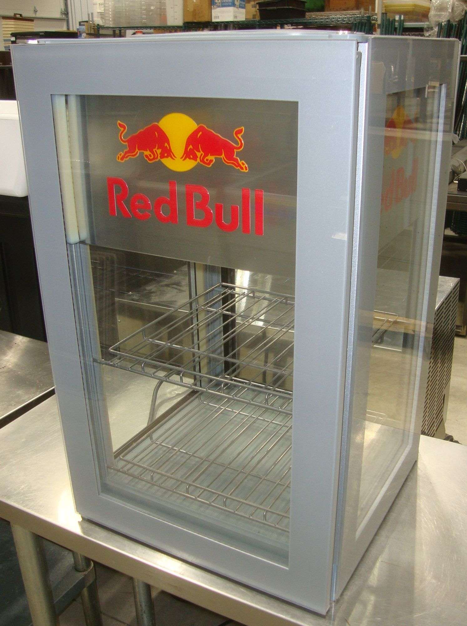 レッドブル Red Bull VESTFROST M026 冷蔵庫 12リットル レッドブル Red Bull VESTFROST M026 冷蔵庫 12リットル REDBULL