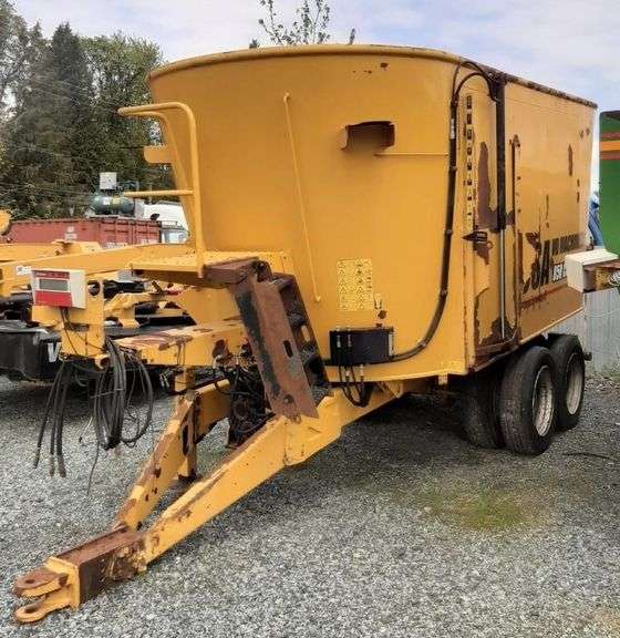 Peecon USA850CH 850cu.ft. TMR Mixer Wagon. Beekman Auctions