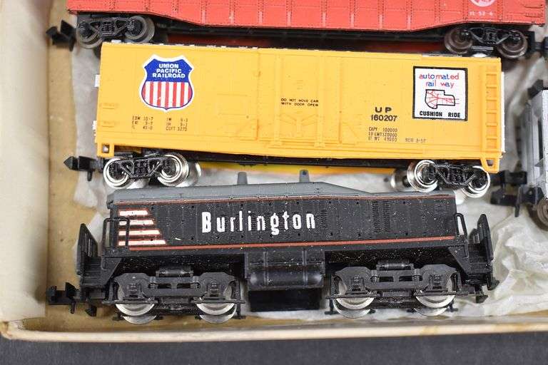 Assorted Trains Cars Including Engine N or Z Scale ?? BHD Auctions