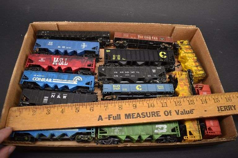 Assorted HO Scale Train Cars BHD Auctions