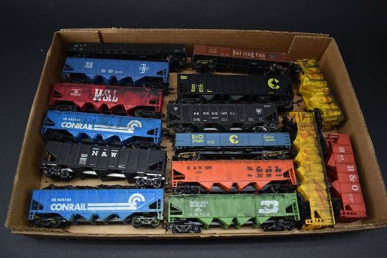 Assorted HO Scale Train Cars BHD Auctions