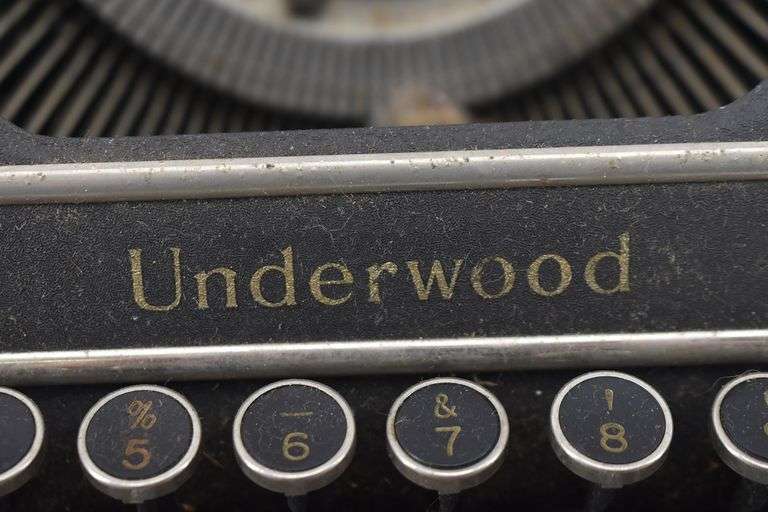 Underwood Vintage Typewriter BHD Auctions