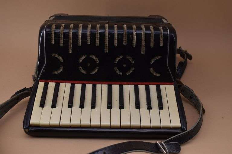 Made In Italy Accordion BHD Auctions