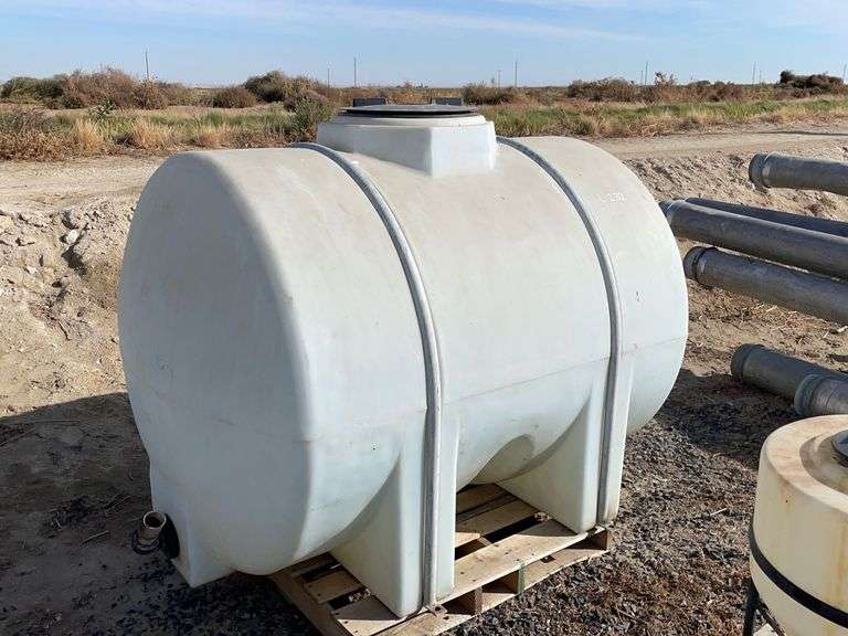 500 Gallon Poly Tank Booker Auction Company