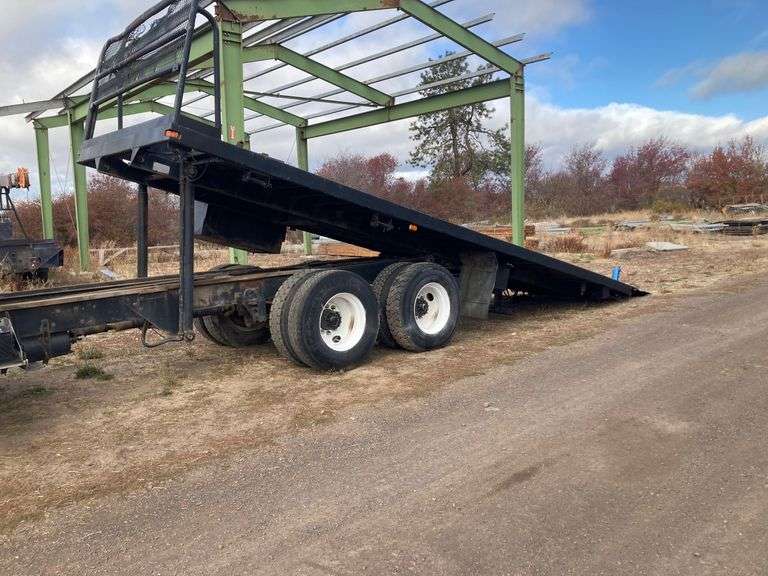 26’ Roll Back Truck Bed Booker Auction Company