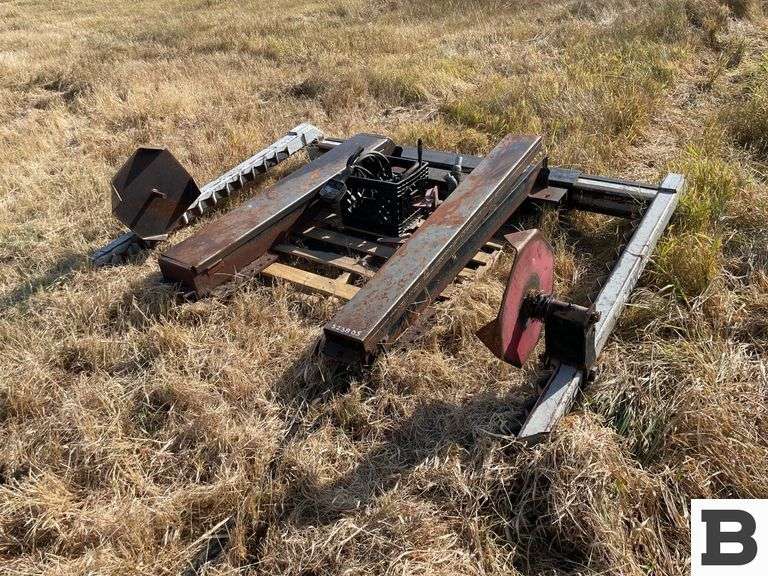 Deweze 660 Bed Mounted Bale Lift - Booker Auction Company