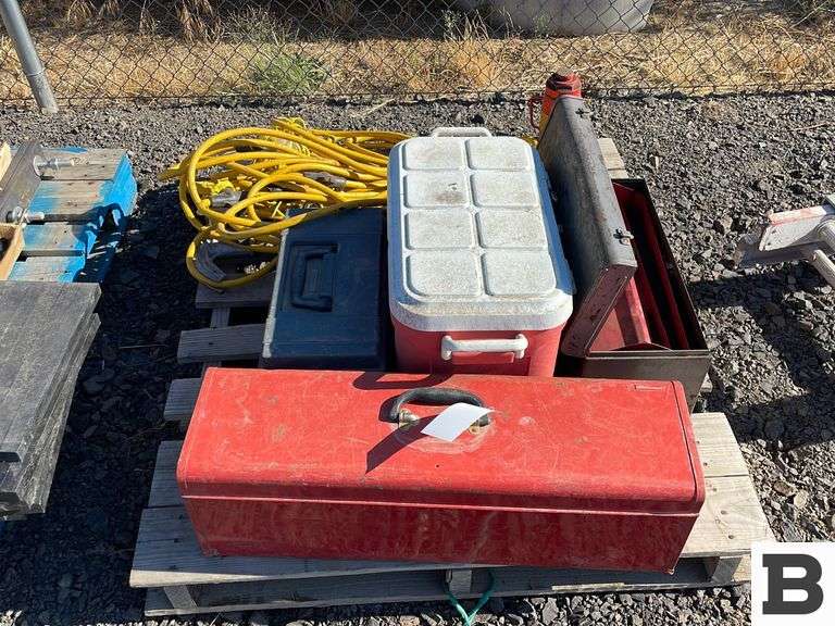 Toolboxes, Ice Chest, Work Lights, Bottle Jack Booker Auction Company