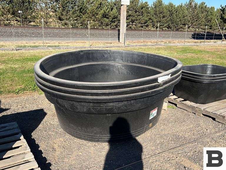 Tuff Stuff 300 Gallon Water Trough Booker Auction Company