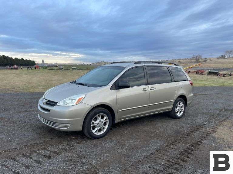 2005 Toyota Sienna Van - Booker Auction Company