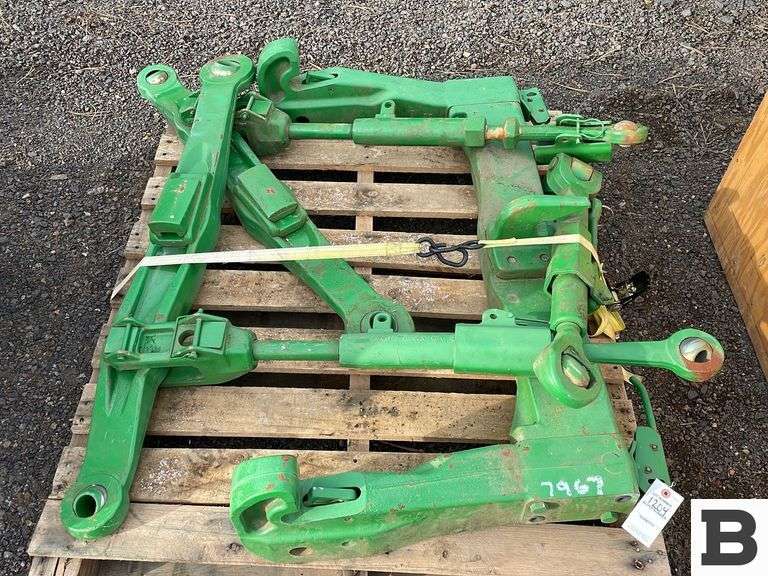 John Deere 8R Series 3PT Hitch w/ Quick Connect - Booker Auction Company