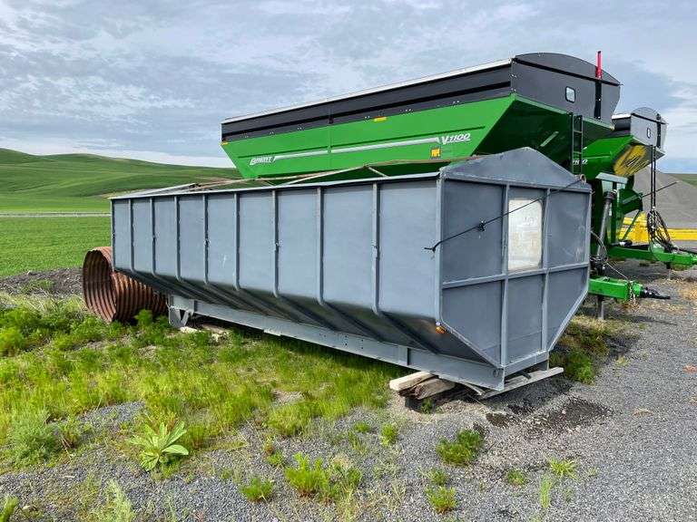18' Hopper Box Booker Auction Company
