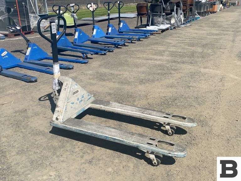 Crown Pallet Jack Booker Auction Company