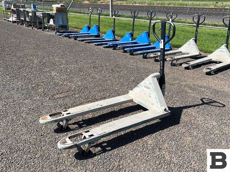 Crown Pallet Jack Booker Auction Company