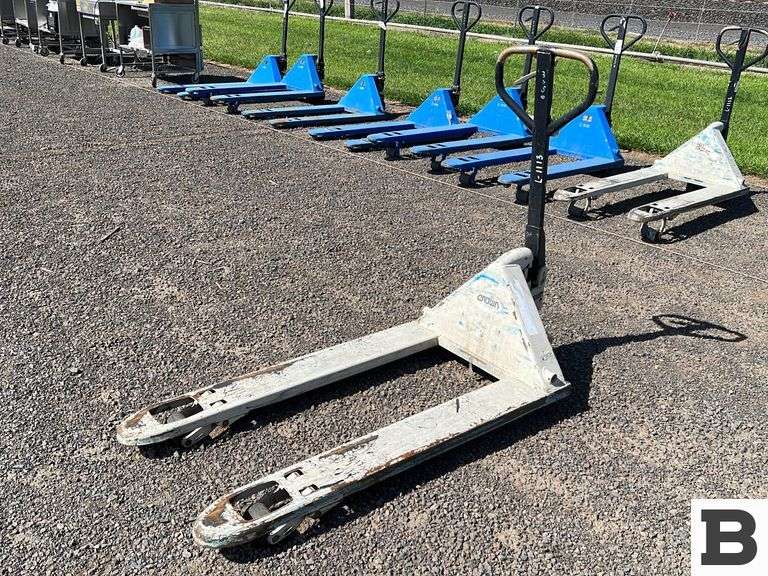 Crown Pallet Jack Booker Auction Company