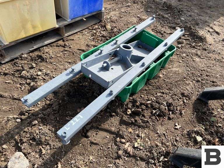 B&W Gooseneck Hitch Booker Auction Company