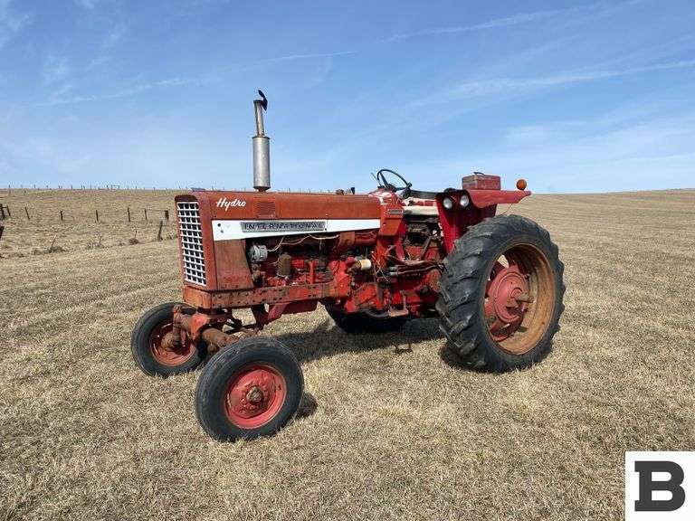 International 656 Farmall Tractor - Booker Auction Company
