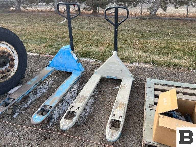 Crown Pallet Jack Booker Auction Company