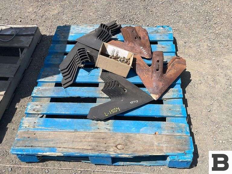 Cultivator Sweeps Booker Auction Company