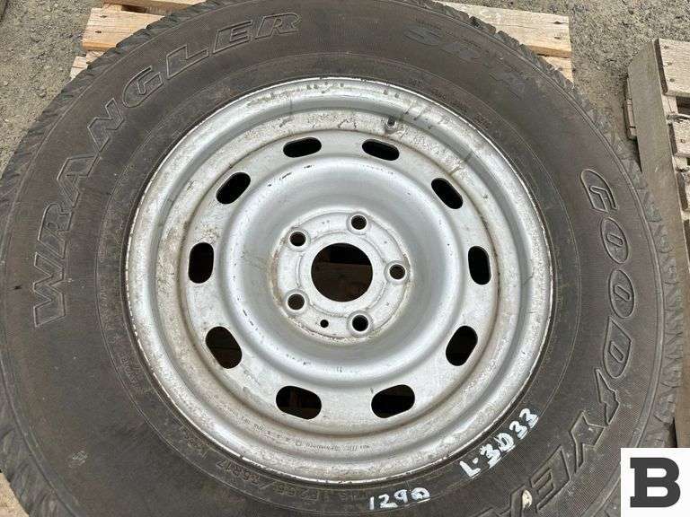 P255/75R17 Tire - Booker Auction Company