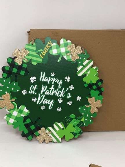 2 PCs St Patricks Day Decorations, Green Shamrock Hanging Welcome Sign St Patricks Day Door Decor for The Home, Glitter Pediment Plaque Lucky Festive St Patricks Day Wreaths for Front Door Front Porch Wall, Size 12 Inch, New Open Box