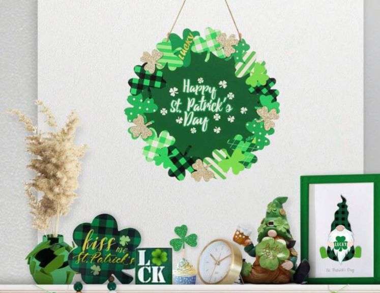 2 PCs St Patricks Day Decorations, Green Shamrock Hanging Welcome Sign St Patricks Day Door Decor for The Home, Glitter Pediment Plaque Lucky Festive St Patricks Day Wreaths for Front Door Front Porch Wall, Size 12 Inch, New Open Box