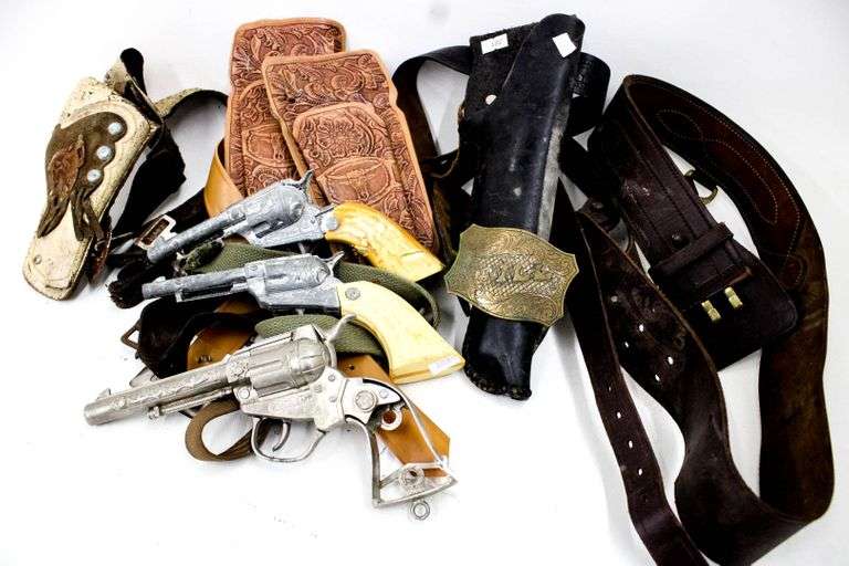 Vintage toy gun and holster collection, includes Wyatt Earp and more. Bunting Online Auctions