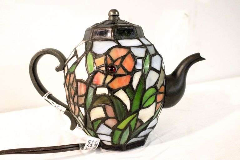 Stained glass teapot lamp 9"x7" Bunting Online Auctions