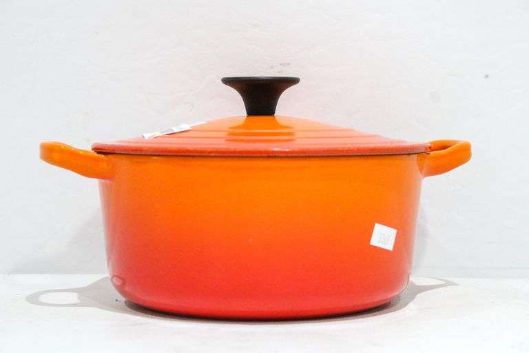 Le Creuset Made in France Dutch Oven double handle pot with lid