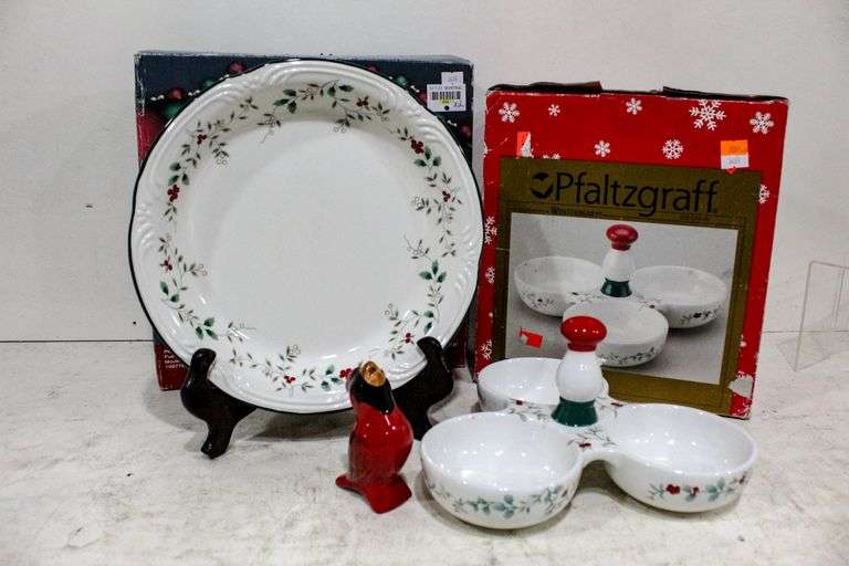 Pfaltzgraff Winterberry Collection Divided Dish with Sculpted Handles